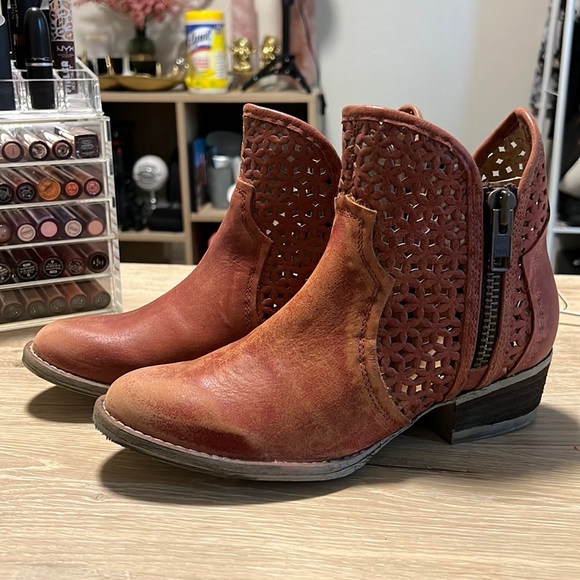 Circle G Shoes - Circle G Cut Out Booties Red Distressed Size 8.5